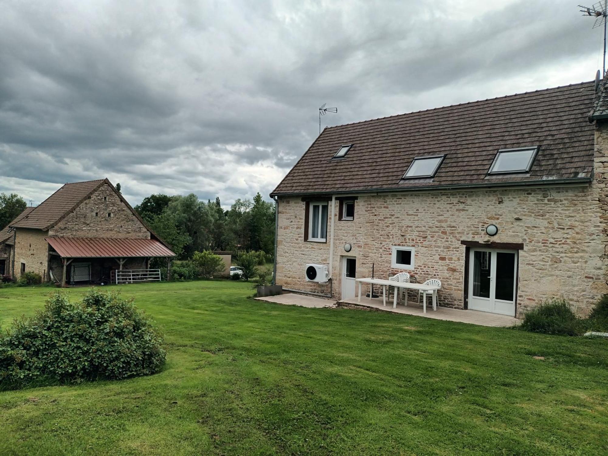 Au calme Lalheue Exterior foto