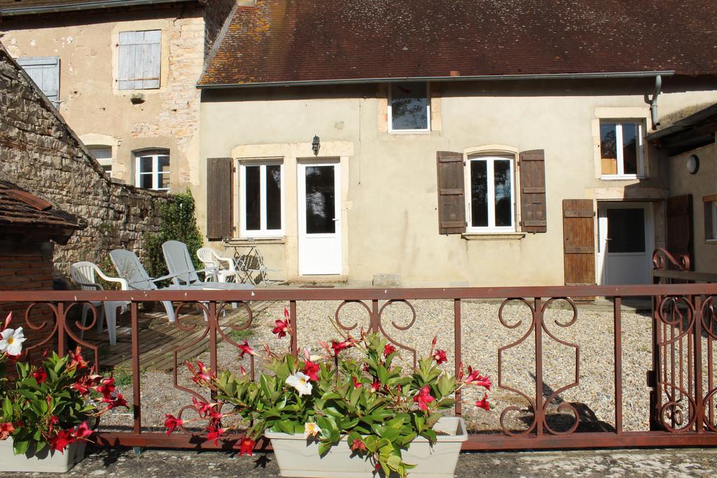 Au calme Lalheue Exterior foto